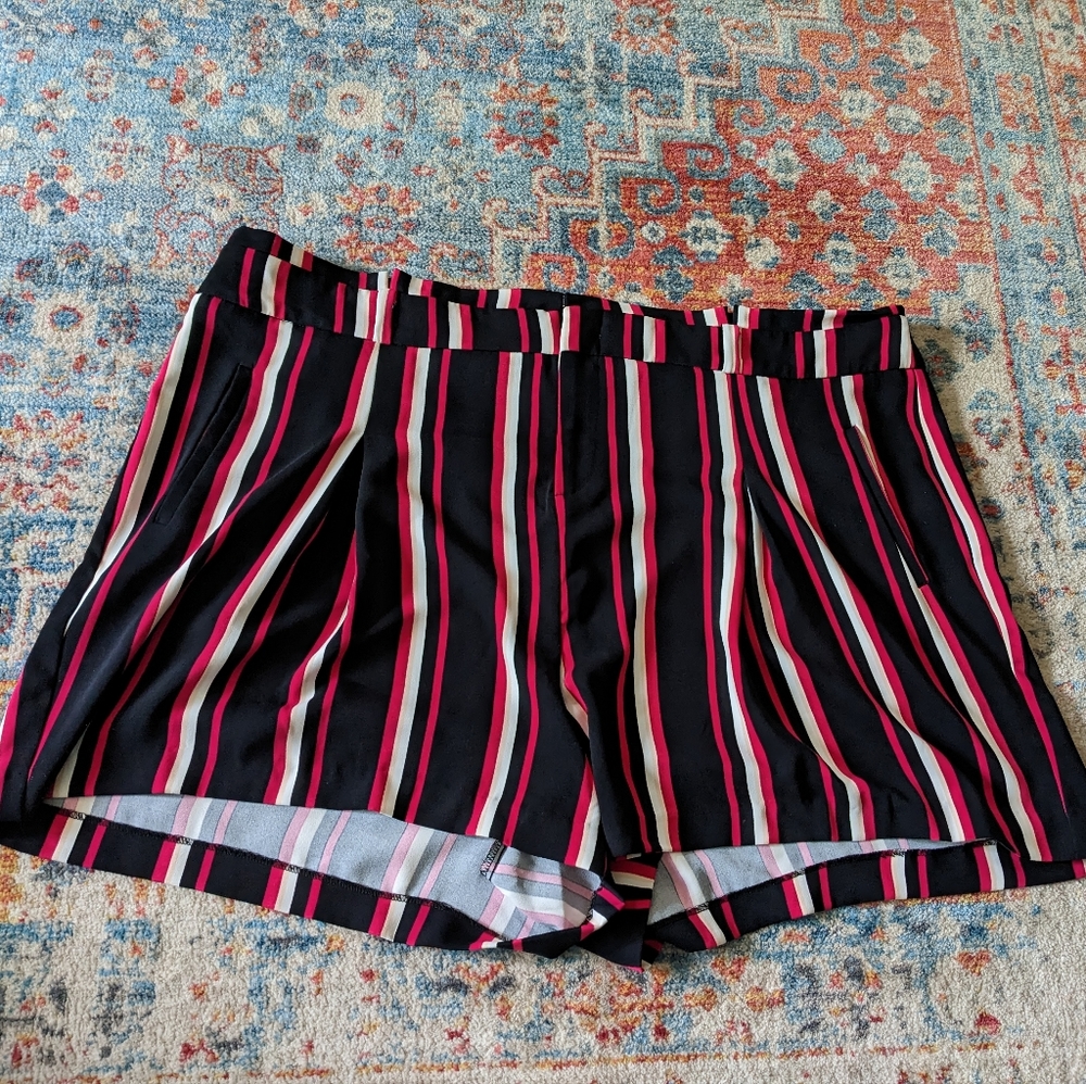 Torrid Women's 24 Black And Pink Stripe Dressy Shorts Pleated Front Style 208